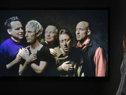 La videocreació 'El quintet dels corpresos', de Bill Viola (2000), a l'exposició de la Pedrera.