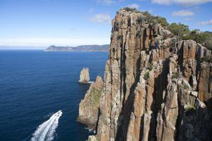 Vista del cabo Pillar desde Cape Hauy, en la isla de Tasmania (Australia).