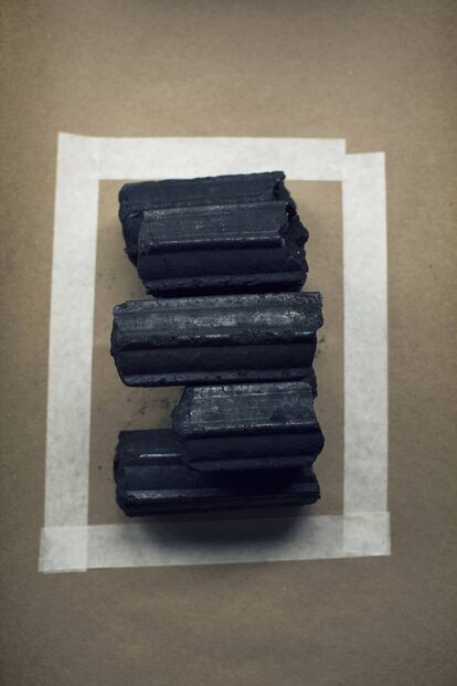 Carbón de cáscara de coco.