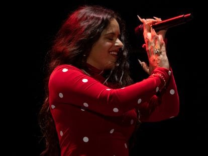 Sevilla/04-10-2019: Rosalía durante el concierto homenaje a Capullo de Jerez por su 50 aniversario en el flamenco.FOTO: PACO PUENTES/EL PAIS