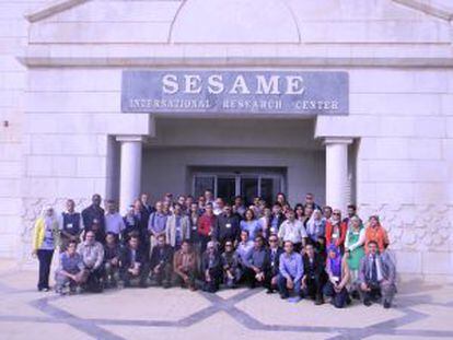 Reunión en 2012 de científicos de los países del Proyecto Sésamo: Irán, Israel, Chipre, Bahréin, Egipto, Jordania, Paquistán, Turquía y la Autoridad Palestina.