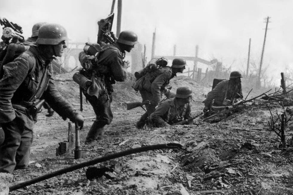 Un pelotón de soldados alemanes durante la batalla de Stalingrado