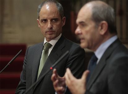 Francisco Camps y Manuel Chaves, tras la entrevista que celebraron ayer en Valencia.