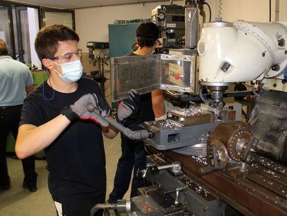 Estudiantes de Grado Medio de Mantenimiento Electromecánico del Centro de Formación Profesional Xabec de Valencia.