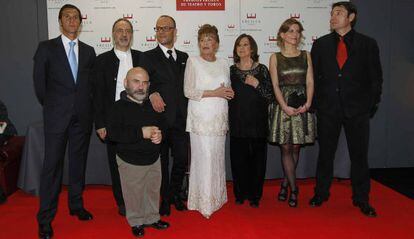 Los galardonados en la última edición de los Premios Ercilla de Teatro. En el centro, la actriz Gemma Cuervo, que recibió el reconocimiento a la Trayectoria Artística.