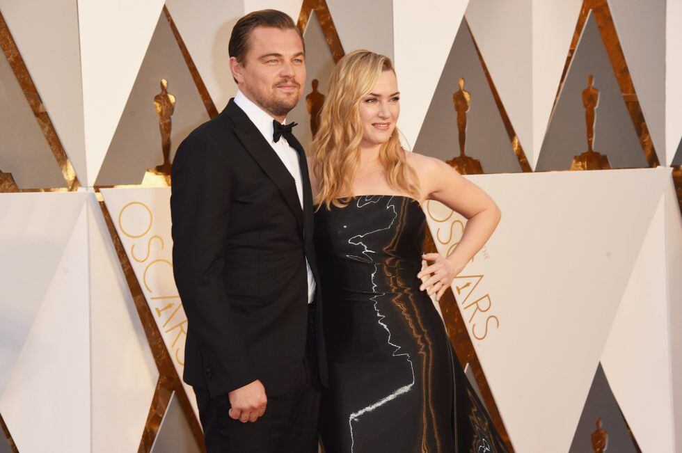 Leonardo DiCaprio y Kate Winslet, en la alfombra roja de los Oscar.