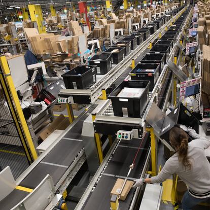 Interior del almacén de Amazon en Illescas (Toledo).