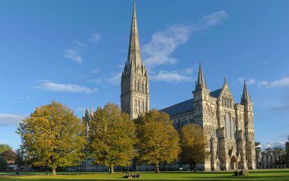 Exterior de la catedral g&oacute;tica de Salisbury, al sur de Inglaterra.
