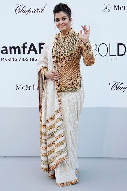 Aishwarya Rai, embajadora de L'Oréal, con un atuendo que hace honor a sus orígenes indios.