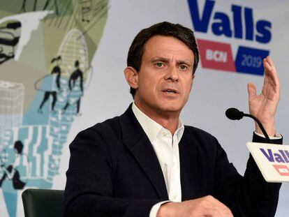 Manuel Valls contesta a los medios en la sede de su partido en Barcelona. En vídeo, Valls ofrece su apoyo a Colau y Collboni.