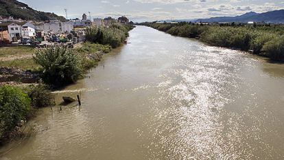 El río Júcar a su paso por Cullera, cerca de la desembocadura.