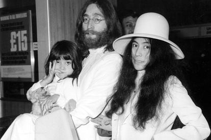 John Lennon, Yoko Ono y Kyoko, un par de años antes de los sucesos de Mallorca.