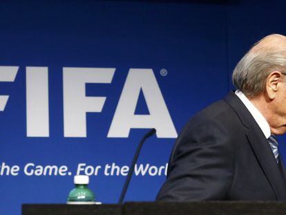 Blatter, tras presentar la dimiisión