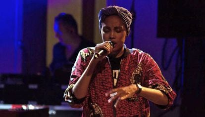 Un momento de la actuación de Imany en el Palau de la Música.