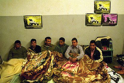 Un grupo de inmigrantes, en la Iglesia de Santa María del Pi, donde ya se produjeron encierros en el año 2001.