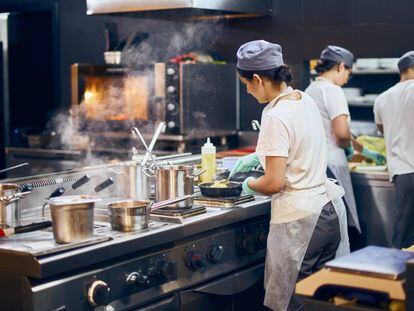 Los hosteleros con terrazas han vuelto a abrir sus cocinas durante la fase 1 en todo el territorio español. 