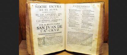 Primer libro que regalaron a José Luis Martínez, editado en 1703.