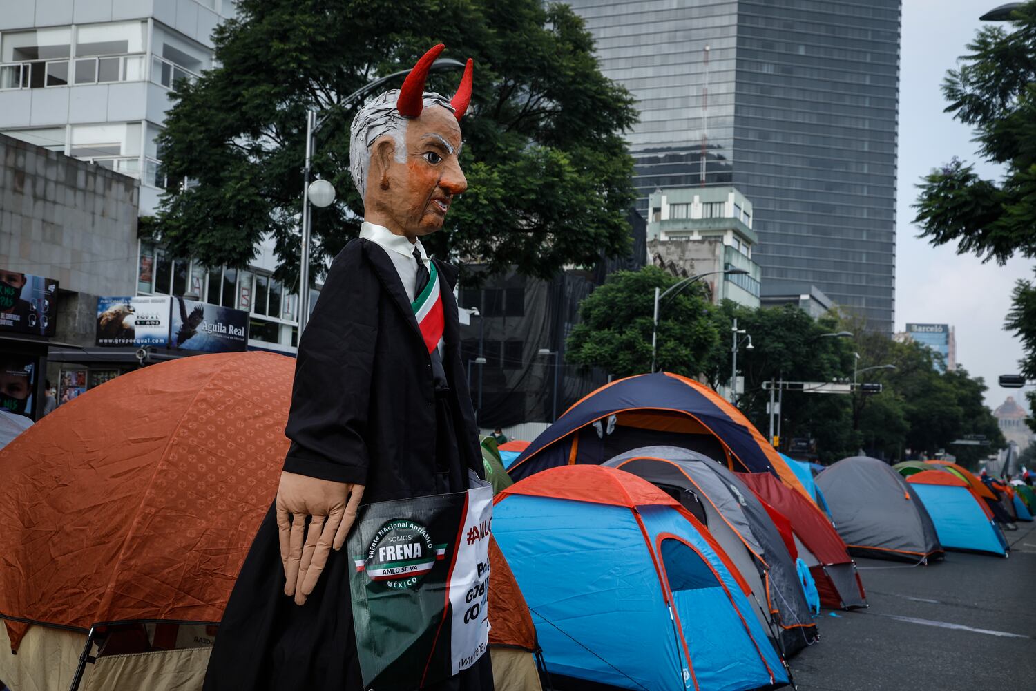 Plantón del Frente Nacional Anti AMLO (Frenaa), en Ciudad de México, en septiembre.
