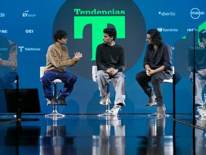 De izquierda a derecha, Javier Ambrossi, Javier Calvo y Manuel Jabois durante la segunda jornada del evento Tendencias 2023, en Madrid.