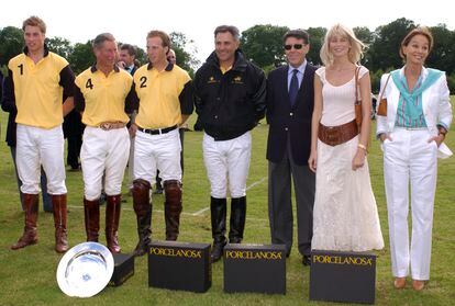 El 27 de junio del año 2002 se organizó en Steventon, Inglaterra, el Porcelanosa Challenge Cup Polo Match con la intención de recaudar fondos. Aquel evento dejó una estampa curiosa: el príncipe Guillermo, el Príncipe Carlos, Manuel Colonques de Porcelanosa, la modelo Claudia Schiffer y la 'socialité' Isabel Preysler. 