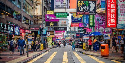 Una calle comercial de Hong Kong.