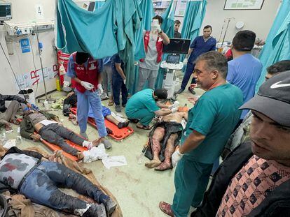 Heridos palestinos en un hospital de Jan Yunis, en el sur de la franja de Gaza.