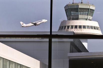 Torre de control del aeropuerto barcelonés de El Prat.