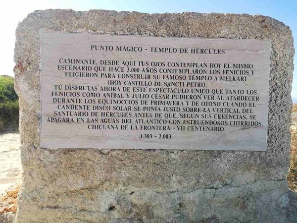 Mirador en Chiclana que marca el supuesto lugar donde se situó en Sancti Petri el templo de Hércules.
