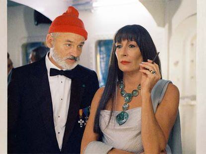 Anjelica Huston y Bill Murray, en una escena de <i>Life Aquatic</i>.