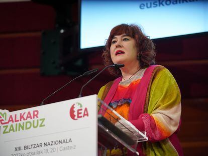 Eba Blanco tras ser reelegida secretaria general de Eusko Alkartasuna este domingo en Vitoria.