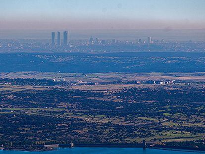 Contaminación sobre Madrid vista desde La Pedriza.