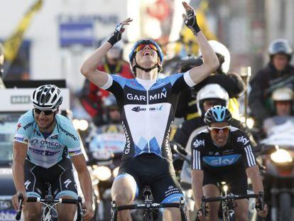 Vanmarcke celebra su victoria en Gante por delante de Tom Boonen (izquierda) y Juan Antonio Flecha (derecha).