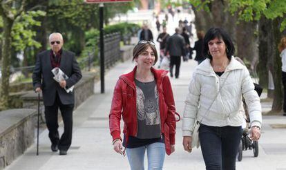 Sonia Bustillo, a la izquierda y Sonia Bañeza, contaron a EL PAÍS el proceso que vivieron
