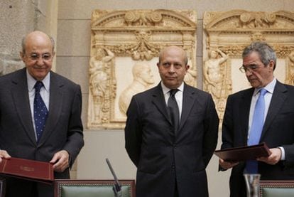Desde la izquierda, el presidente del Patronato del Museo del Prado, Plácido Arango; el ministro de Cultura, José Ignacio Wert, y el presidente de Telefónica, César Alierta.