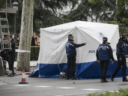 Un motorista ha muerto este viernes en un accidente frente al Museo del Prado. 
