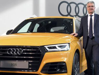 El presidente de Audi, Rupert Stadler, con el nuevo Audi SQ5