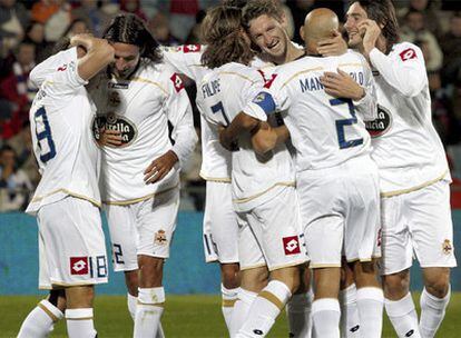 Los jugadores del equipo gallego celebran el gol