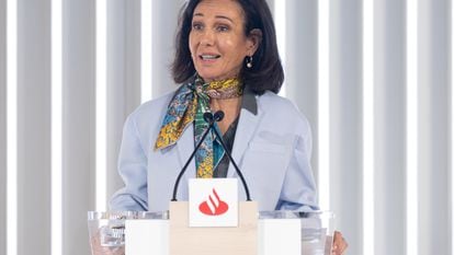 La presidenta del Banco Santander, Ana Botín, durante la presentación de los resultados del 2023 del Grupo Santander, en Madrid. Eduardo Parra / Europa Press