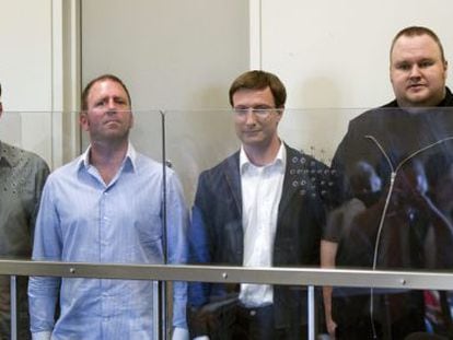 (i-d) Bram van der Kolk, Finn Batato, Mathias Ortmann y el fundador de la popular p&aacute;gina de descargas Megaupload, Kim Schmitz 