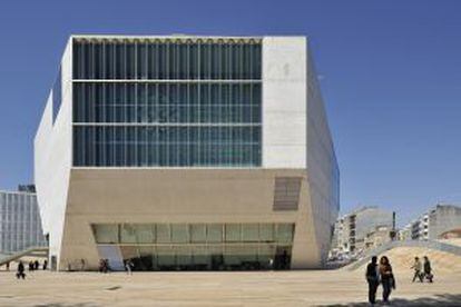 La Casa de la Música de Oporto, obra del arquitecto Rem Koolhaas.