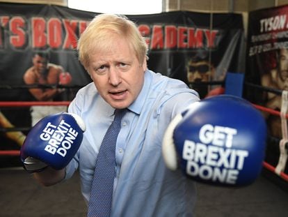 Johnson, en una visita a un cuadrilátero de boxeo en Wythenshawe, Mánchester, en noviembre de 2020.