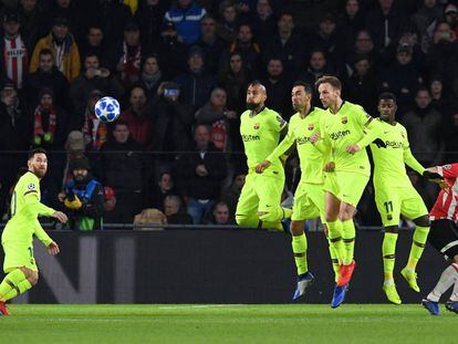 Un momento del partido PSV - FC Barcelona.