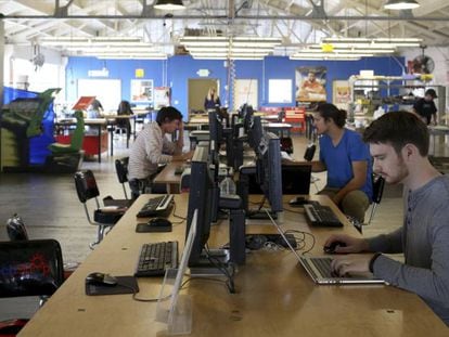 Algunos diseñadores trabajan en San Francisco, este abril.