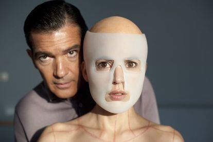 Antonio Banderas y Elena Anaya, en 'La piel que habito'.