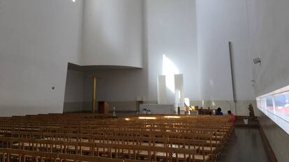 Interior de la parroquia de Santa María, en San Marco de Canaveses (Portugal), de Álvaro Siza.