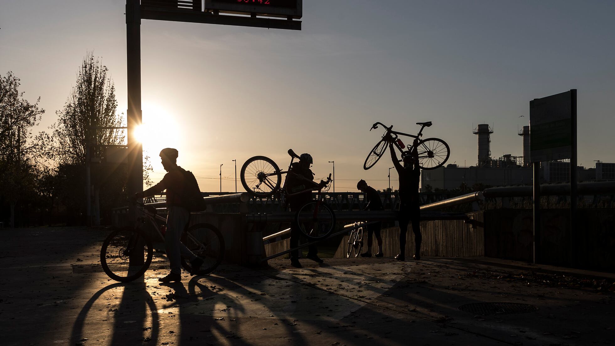 Tina La cabra Billy erección Las ganas de pedalear pueden con la valla | Cataluña | EL PAÍS