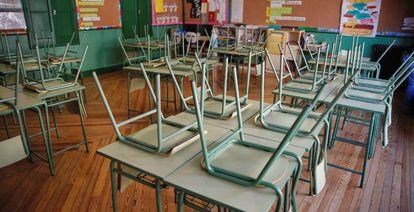 Un aula desierta en el colegio público Rufino Blanco en Madrid, donde los colegios permanecerán cerrados desde hoy al 26 de marzo.
