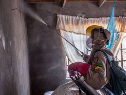 La OMS apuesta por dar el protagonismo de la lucha contra el paludismo a los 11 Estados que más lo sufren. El informe anual confirma la tendencia negativa  en 2017 se detectaron 3,5 millones nuevos casos en ellos