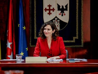 La presidenta de la Comunidad de Madrid, Isabel Díaz Ayuso, preside la reunión del Consejo de Gobierno, en el Ayuntamiento de Alcobendas, a 11 de enero de 2023.