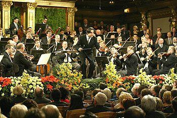 El director napolitano Riccardo Muti dirigió por cuarta vez a la Filarmónica de Viena en el tradicional concierto del 1 de enero.